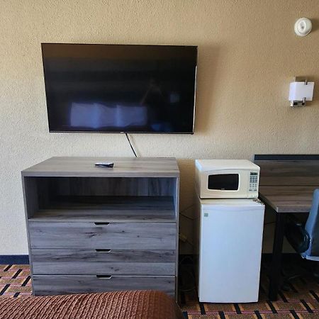 Super 7 Inn Midland Esterno foto